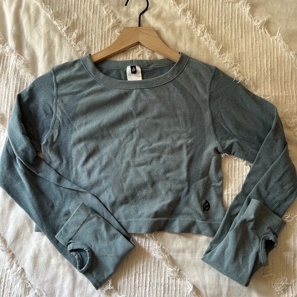 Medium Ptula Seamless Shirt-Cropped
